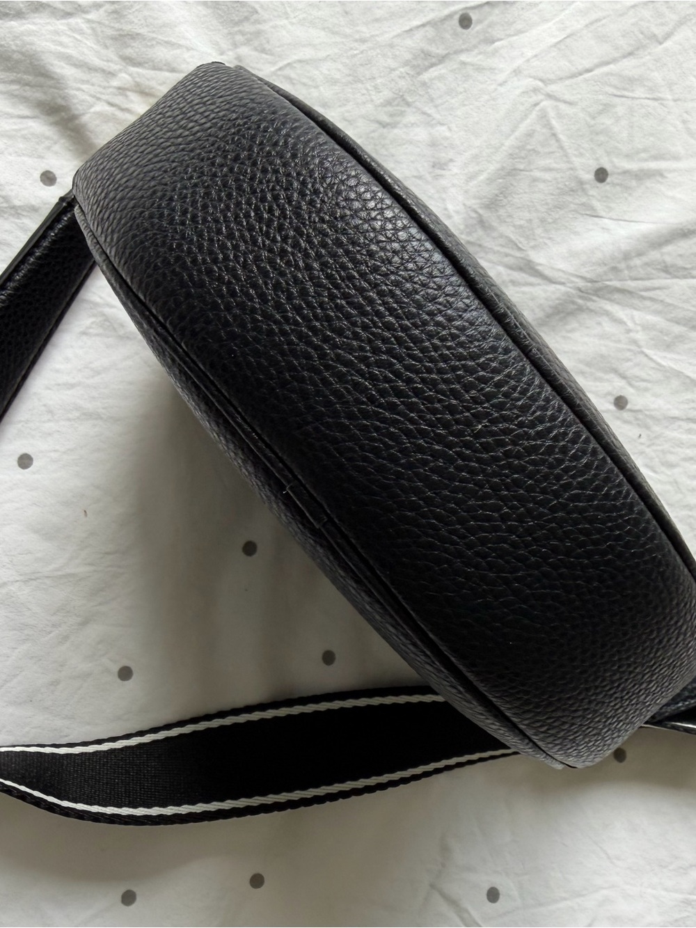 Marc Jacobs Black Pebbled Round Crossbody Bag with Gold Hardware - Picture 11 of 14